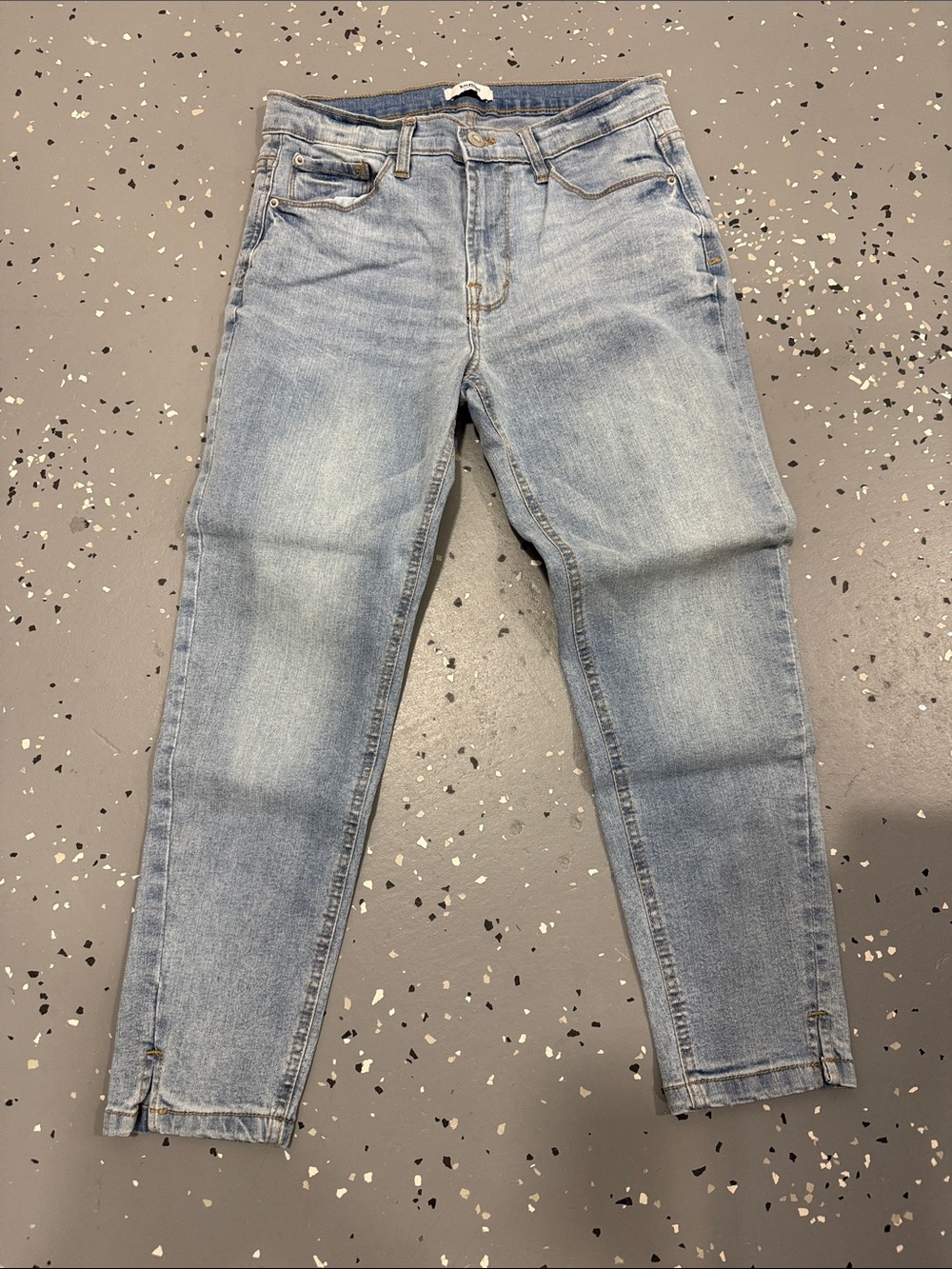 Kensie Light Wash Ankle Crop Jeans